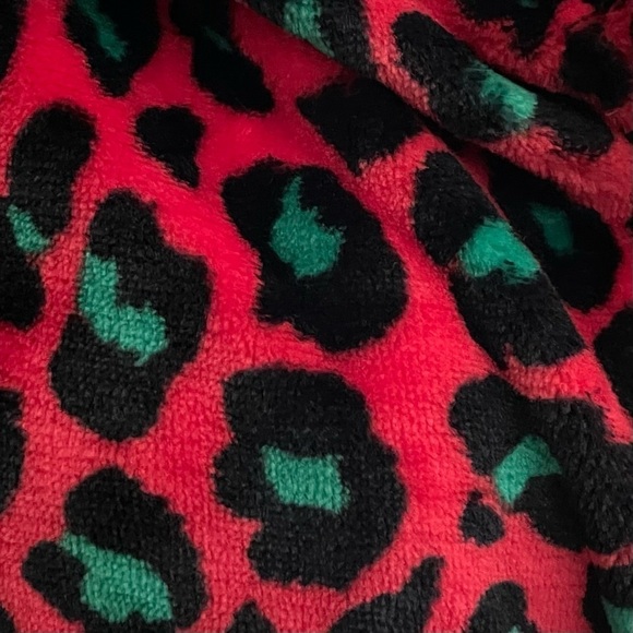 🔥 Sleep Chic NWT Plush Short Robe XXL Red Green Animal Print - Picture 12 of 14